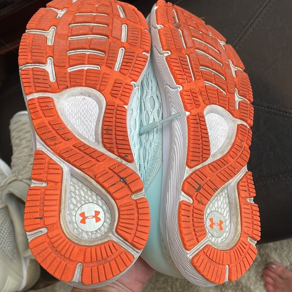 Size 10 good used under armor sneakers mint green with orange accent - Picture 5 of 5